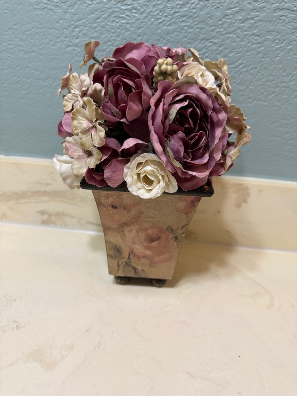 Artificial Flower Arrangement in Mauve and Cream Decorative Vase